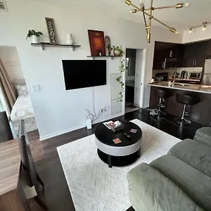 2-bdrm And 1 Den 3 Bed With 2 Bath - Walking Distance To Scotiabank Arena, Cn Tower, Union Station, Ripleys With Free Parking Appartement